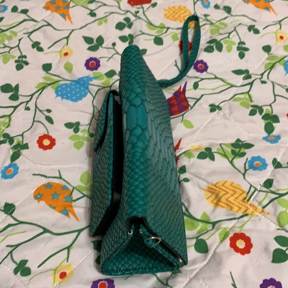 Triangle Purse - Picture 3 of 5